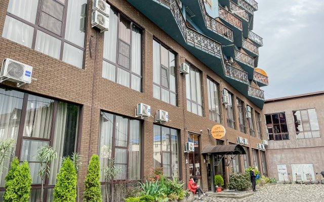 City Plaza Apartments