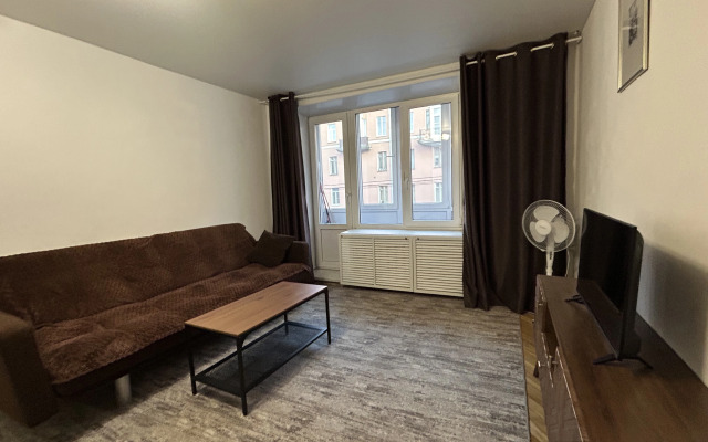 Ya Na Primorskoy Flat