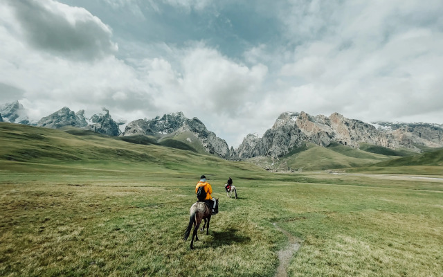 Глэмпинг Yurt camp Visit Kol-Suu
