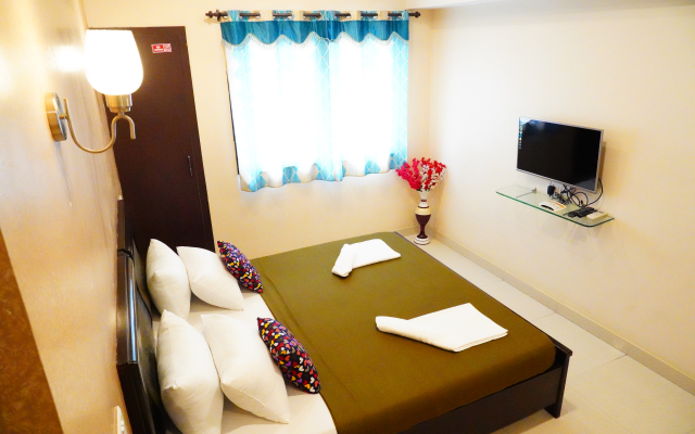Vjr Mahal and Vinayagam Residency Hotel