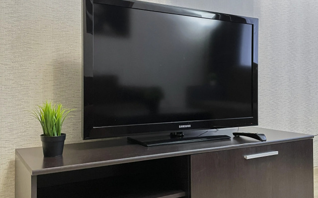 Апартаменты Шикарная двухкомнатная квартира с раздельными комнатами и балконом