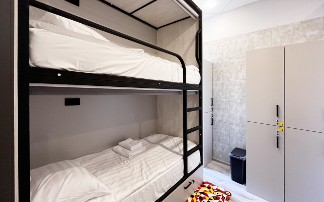 V Tsentre Hostel