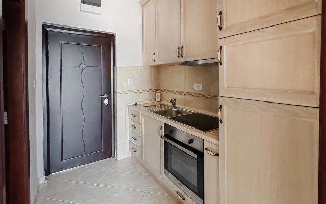 Riviera Retreat Studio Apartments