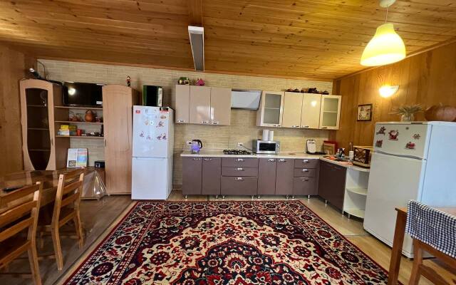 Gostevoy Dom Khadzhokhskiy Dvorik Guest House