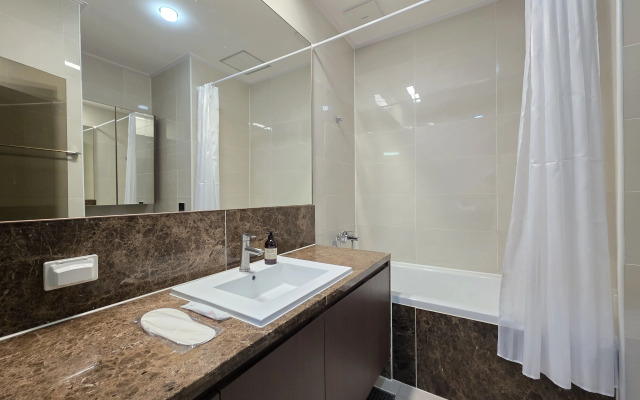 2j Etazh S Shikarnym Vidom Na Mechet, Ryadom S Posol'stvom SSHA Apartment