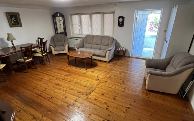 Florani Guest House