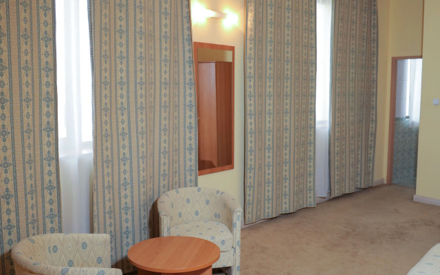 Expo Hotel