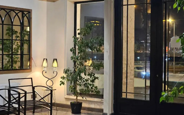 Crown Suites