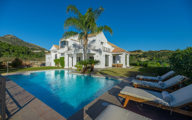 All About Villa La Boheme