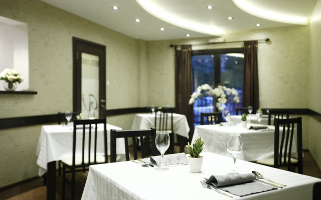 Hotel Vozarev