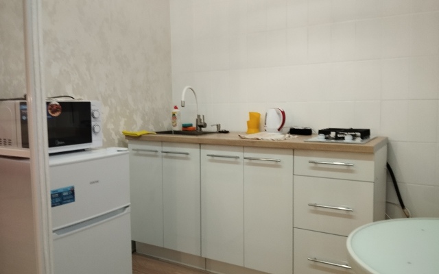 U Glavnoy Ploschadi Pobedy Flat