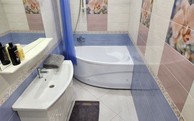 Uyutnaya kvartira u Matreshki Flat