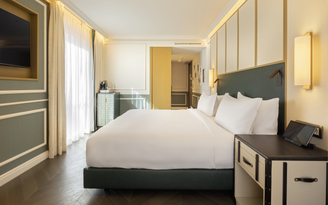 Отель The Emerald House Lisbon, Curio Collection By Hilton