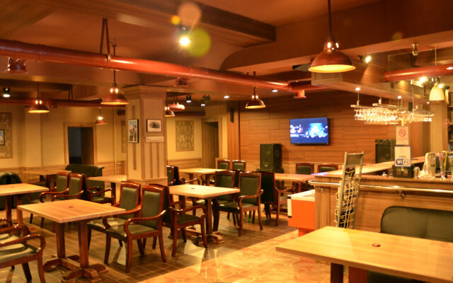 50100 Hotel & Restaurant