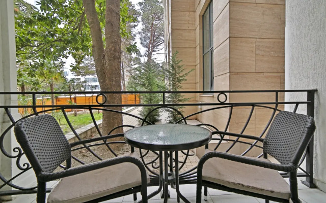 Pokrovskij park Uluchshennaya studiya 2 etazh Apartment