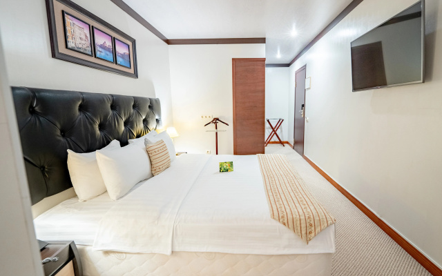 Standard double room, view of the hotel lobby — фото 1