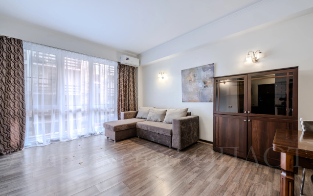 Oplot - Semejnye s odnoj spal'nej i balkonom 3 Apartments