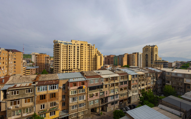 KeyGo #0149 2 Bedroom Design near Saryan Street Apartments