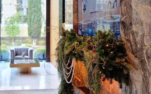 V Otele s Vsesezonnym Basseynom Apartments