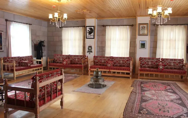 Lake Cildir Lodge Hotel
