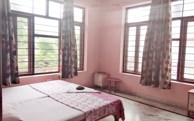 Maa Yoga Ashram Mini-Hotel