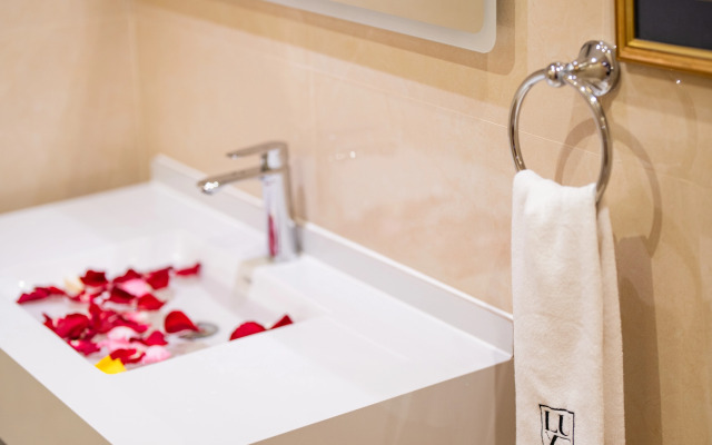 Отель Luxe Avenue