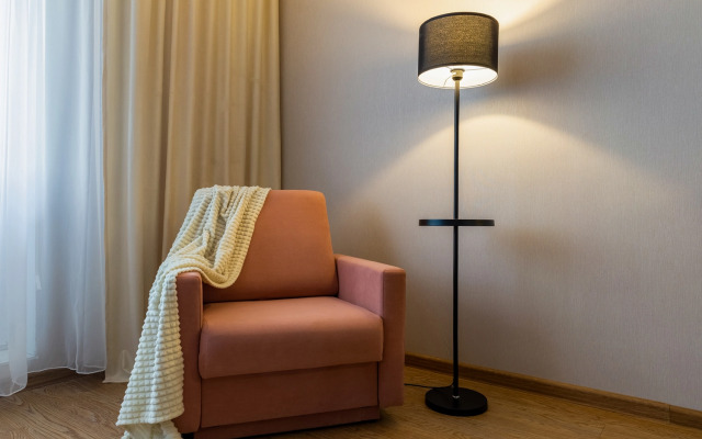 Semejnaya Dvuhkomnatnaya u Zooparka s Gamakom na Lodzhii Flat