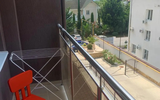 Na Volzhskoy 32a Flat