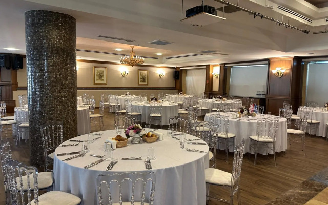 Merit Royal Gardens Hotel & Casino