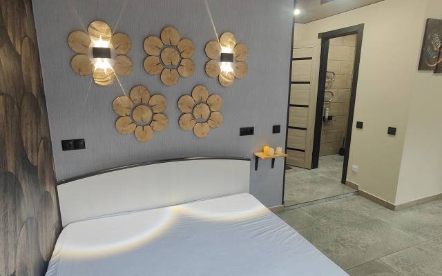 Апартаменты отличная студия напротив Сибади в центре Нефтяников