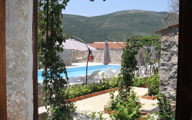 Opera Na Plyazhe Yaz Budva Hotel