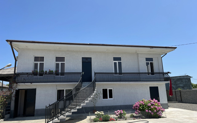 V Suhume Guest House