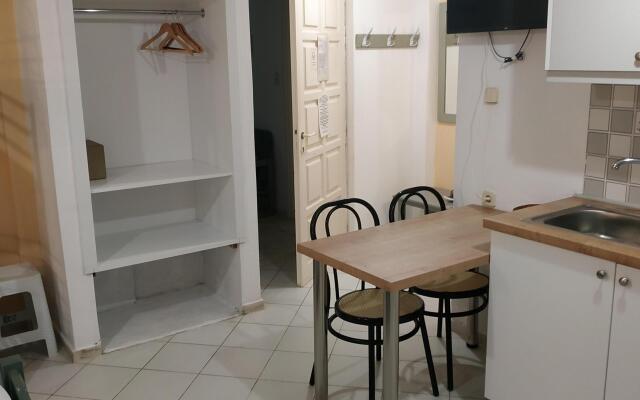 Отель Renia Studios