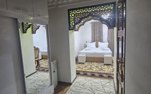 Butik-otel' Parvina  in old city