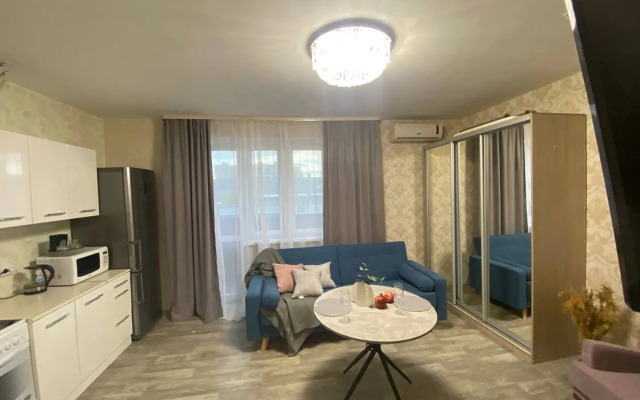 Квартира Отличная, уютная студия в ЖК Крислалл Crystal apartment