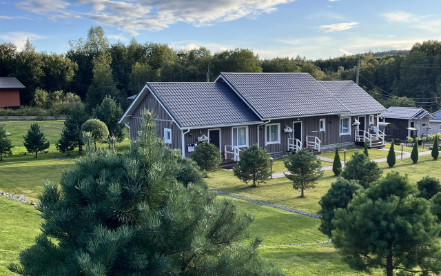 Частный дом у реки