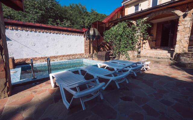 Dom U Podnozhiya Gor Guest house