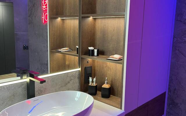 Dizaynerskaya v stile Loft Flat