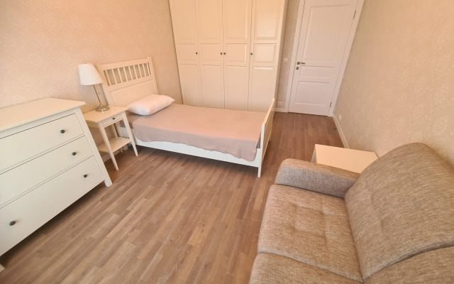 Апартаменты Шведская Крона трехкомнатные у Удельного Парка