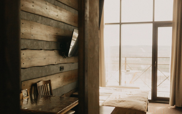 S potryasayuschim vidom na Solnechnoy Doline Apartments