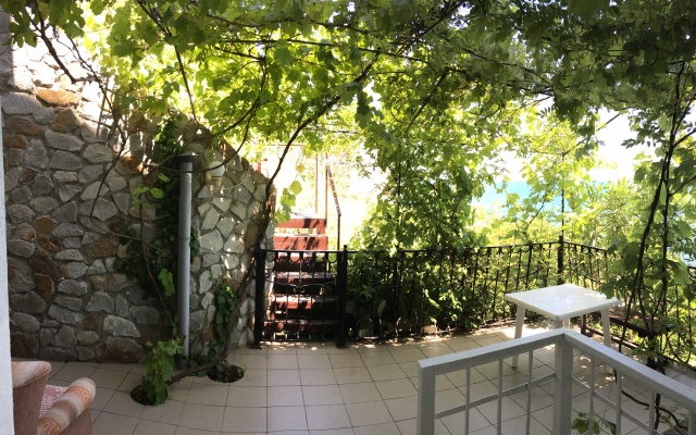 Elling Selena Guest House