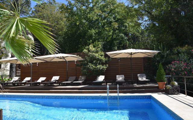 Отель Романов Пальм