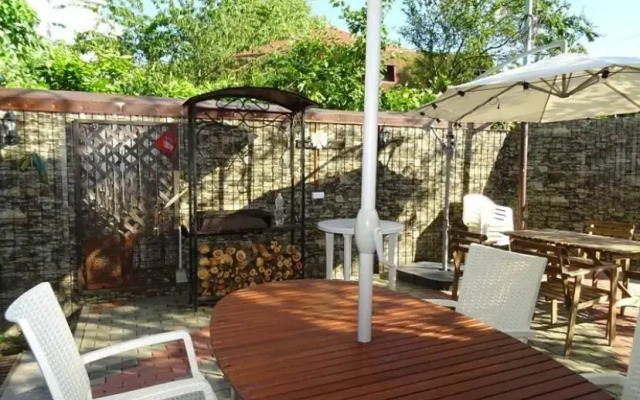 Гостевой дом в 70 метрах от моря Вилла Сохо