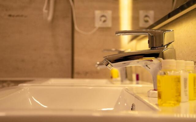 Orient Star Varahsha Hotel