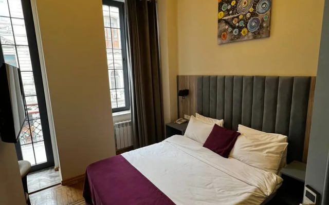 Reneissance Boutique Hotel