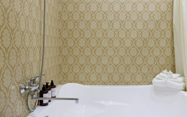 Апартаменты на Революционной 4