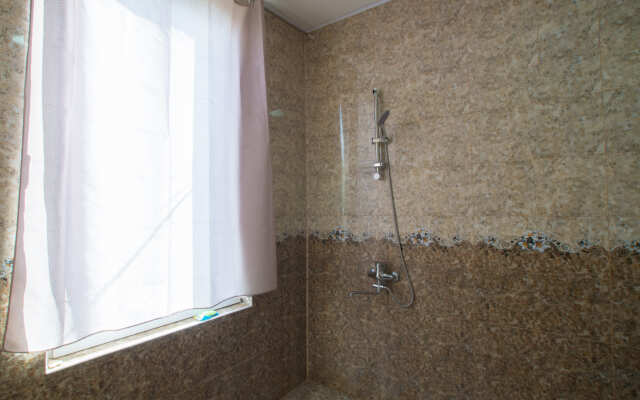 Rezo's Ranch Guest House