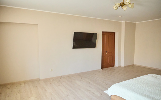 V 10 Minutakh Khodyby Ot Kremlya Flat