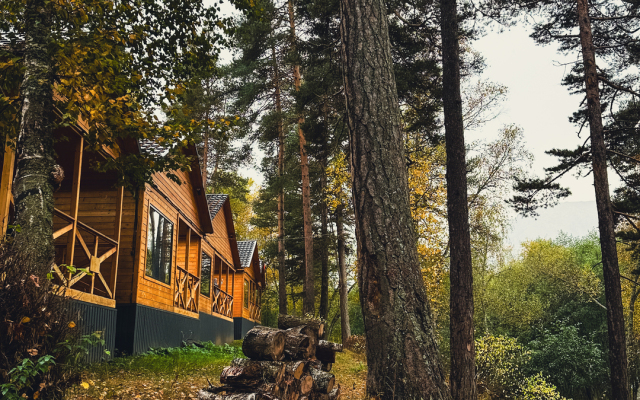 Khvoya trexkomnatnyi lyks Shalet