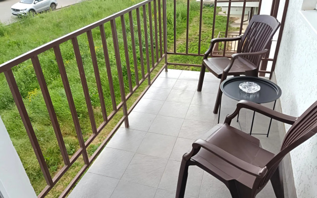 Апартаменты Двухкомнатные на втором этаже с балконом